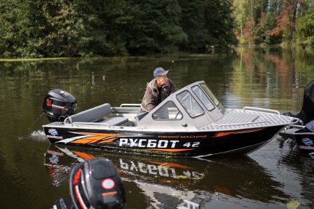 РУСБОТ‑42 Алюминиевая моторная лодка.