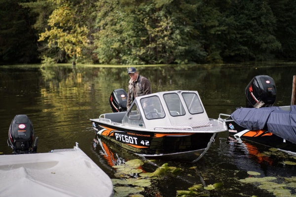 РУСБОТ‑42 Алюминиевая моторная лодка.