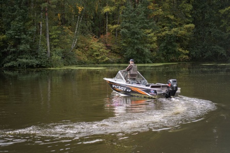 РУСБОТ‑42 Алюминиевая моторная лодка.