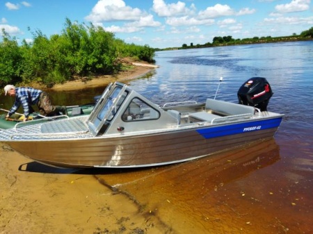 РУСБОТ‑42 Алюминиевая моторная лодка.