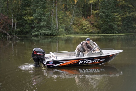 РУСБОТ‑42 Алюминиевая моторная лодка.